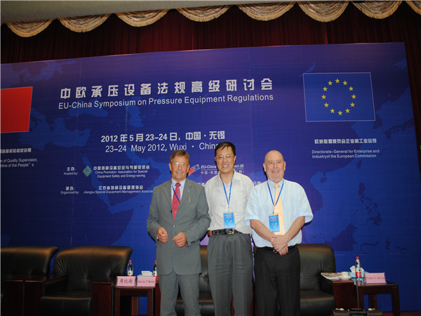 水果派
杨祖宪老师为中欧国际会议担任首席翻译