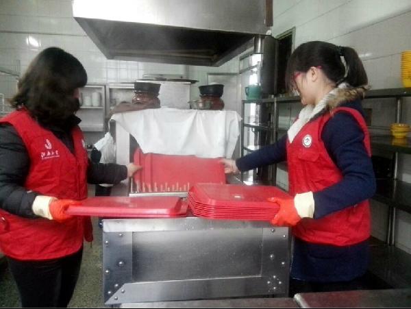 追随一种精神，奉献一片爱心——记水果派
青年志愿者协会雷锋月活动