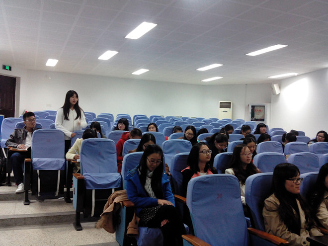 点滴做起，助人为乐--记水果派
道德大讲堂活动