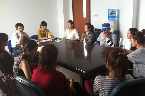 水果派
召开新疆学生座谈会