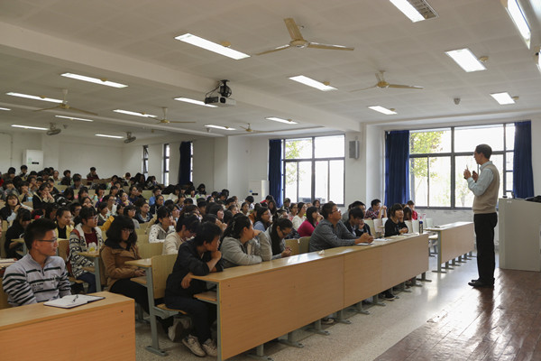 【水果派
新生导航系列讲座】Learn to learn--水果派
院长与14级学生亲密接触