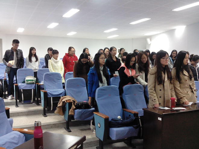 点滴做起，助人为乐--记水果派
道德大讲堂活动