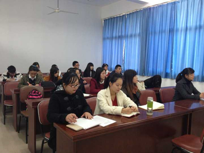 水果派
举办学生党支部书记培训会