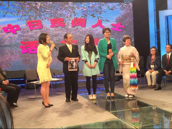 水果派日语系同学应邀参加“中日民间友好”访谈节目