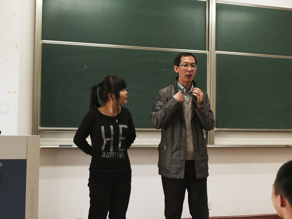 【水果派
新生导航系列讲座】Learn to learn--水果派
院长与14级学生亲密接触